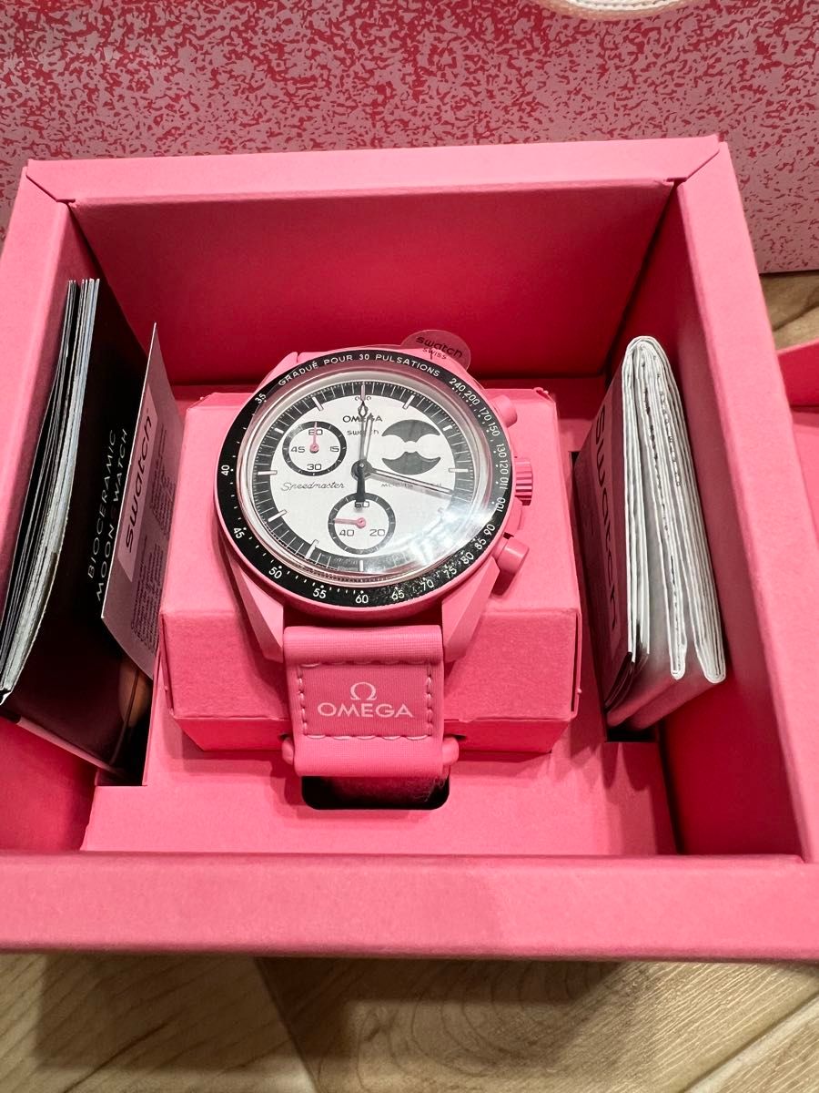 Swatch x OMEGA BIOCERAMIC MISSION TO THE PINK MOONPHASE Swatch x OMEGA BIOCERAMIC MISSION TO THE PINK MOONPHASE