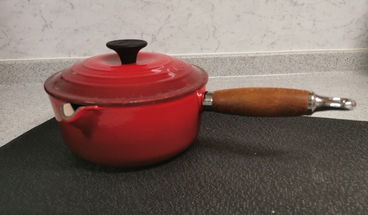 廃番 ル・クルーゼ ウッドハンドル 片手鍋 18cm チェリーレッド 廃番 ル・クルーゼ ウッドハンドル 片手鍋 18cm チェリーレッド