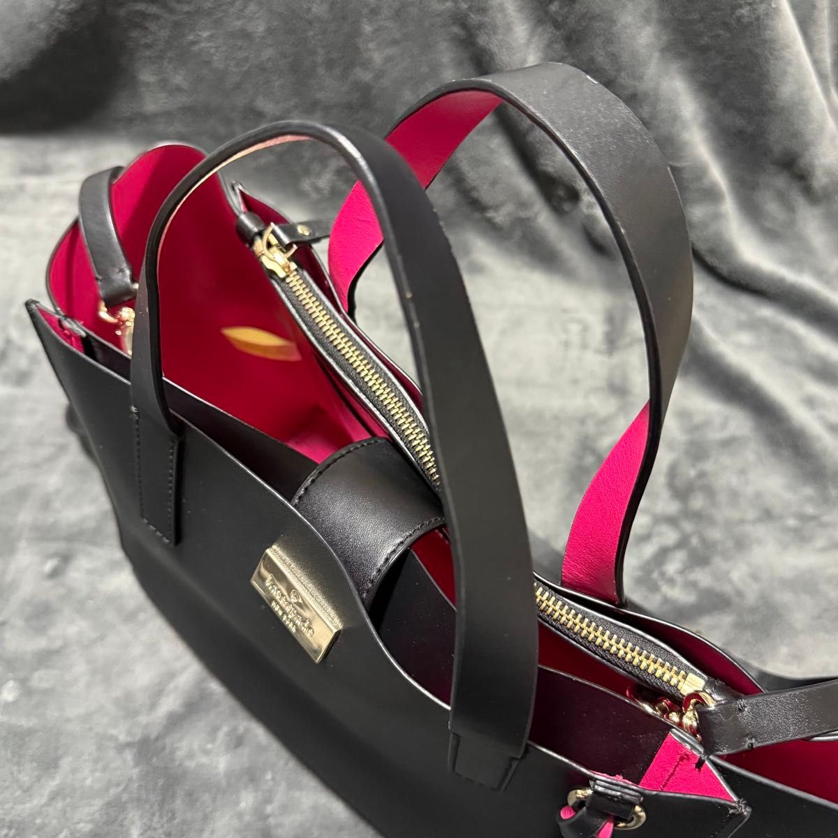 美品 kate spade A4 大容量 レザー 2WAY トートバッグ 黒 美品 kate spade A4 大容量 レザー 2WAY トートバッグ 黒
