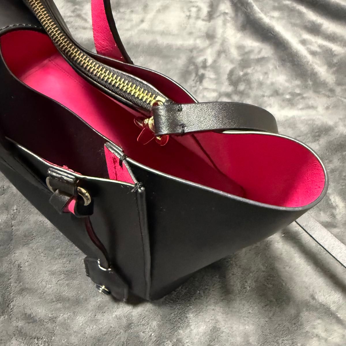 美品 kate spade A4 大容量 レザー 2WAY トートバッグ 黒 美品 kate spade A4 大容量 レザー 2WAY トートバッグ 黒