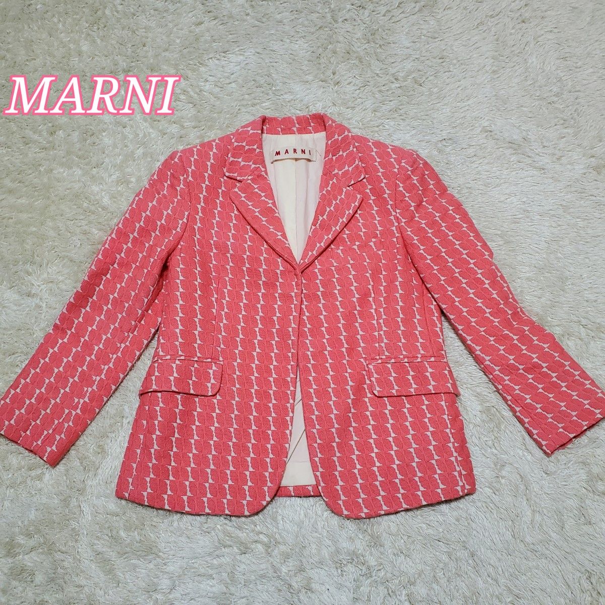 美品 MARNI マルニ テーラードジャケット 総柄 ボタンレス 40 美品 MARNI マルニ テーラードジャケット 総柄 ボタンレス 40
