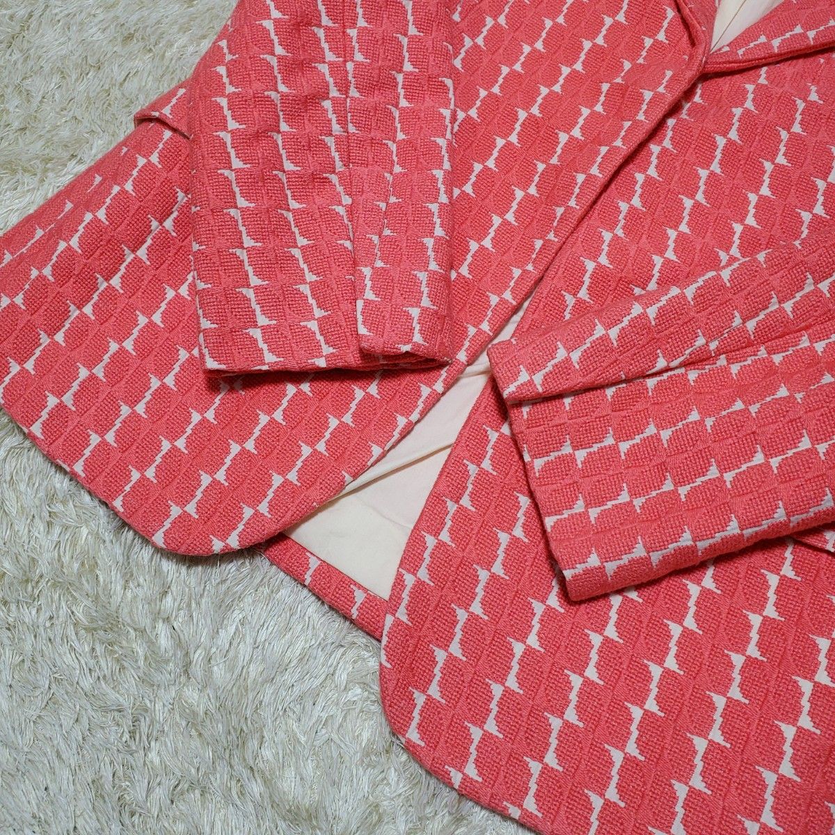 美品 MARNI マルニ テーラードジャケット 総柄 ボタンレス 40 美品 MARNI マルニ テーラードジャケット 総柄 ボタンレス 40