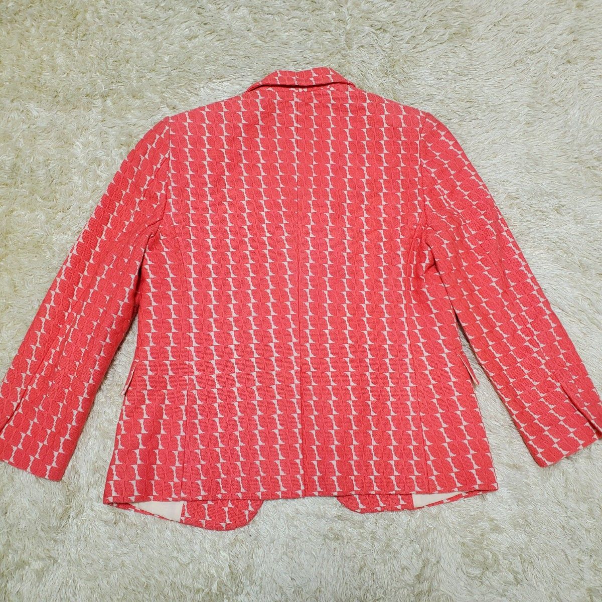 美品 MARNI マルニ テーラードジャケット 総柄 ボタンレス 40 美品 MARNI マルニ テーラードジャケット 総柄 ボタンレス 40