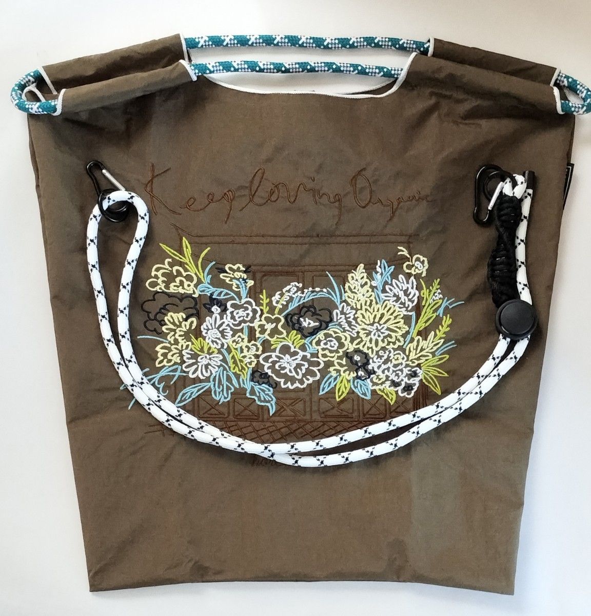 刺繍エコバッグ アーミーグリーン ストラップ付き Mサイズ お花 刺繍エコバッグ アーミーグリーン ストラップ付き Mサイズ お花