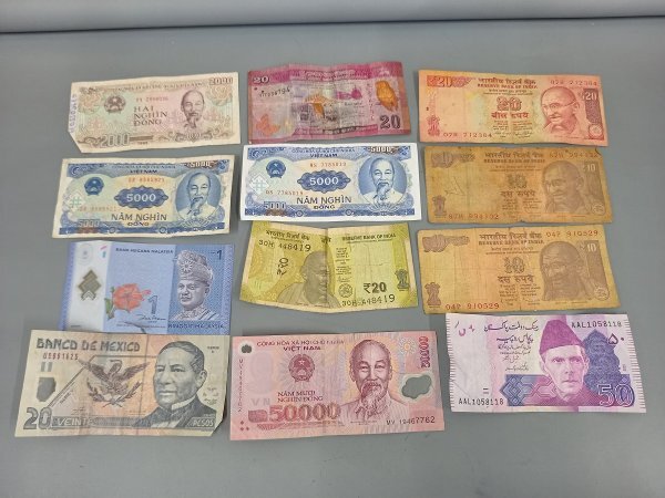 0404U50 世界各国の紙幣 BANKNOTES 旧紙幣 おまとめ100枚 0404U50 世界各国の紙幣 BANKNOTES 旧紙幣 おまとめ100枚