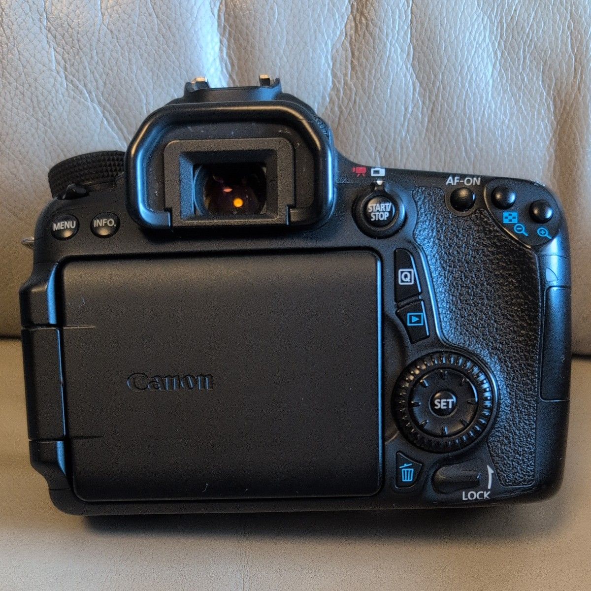 Canon70Dとバッテリーグリップ タムロンレンズ|Yahoo!フリマ Canon70Dとバッテリーグリップ タムロンレンズ|Yahoo!フリマ
