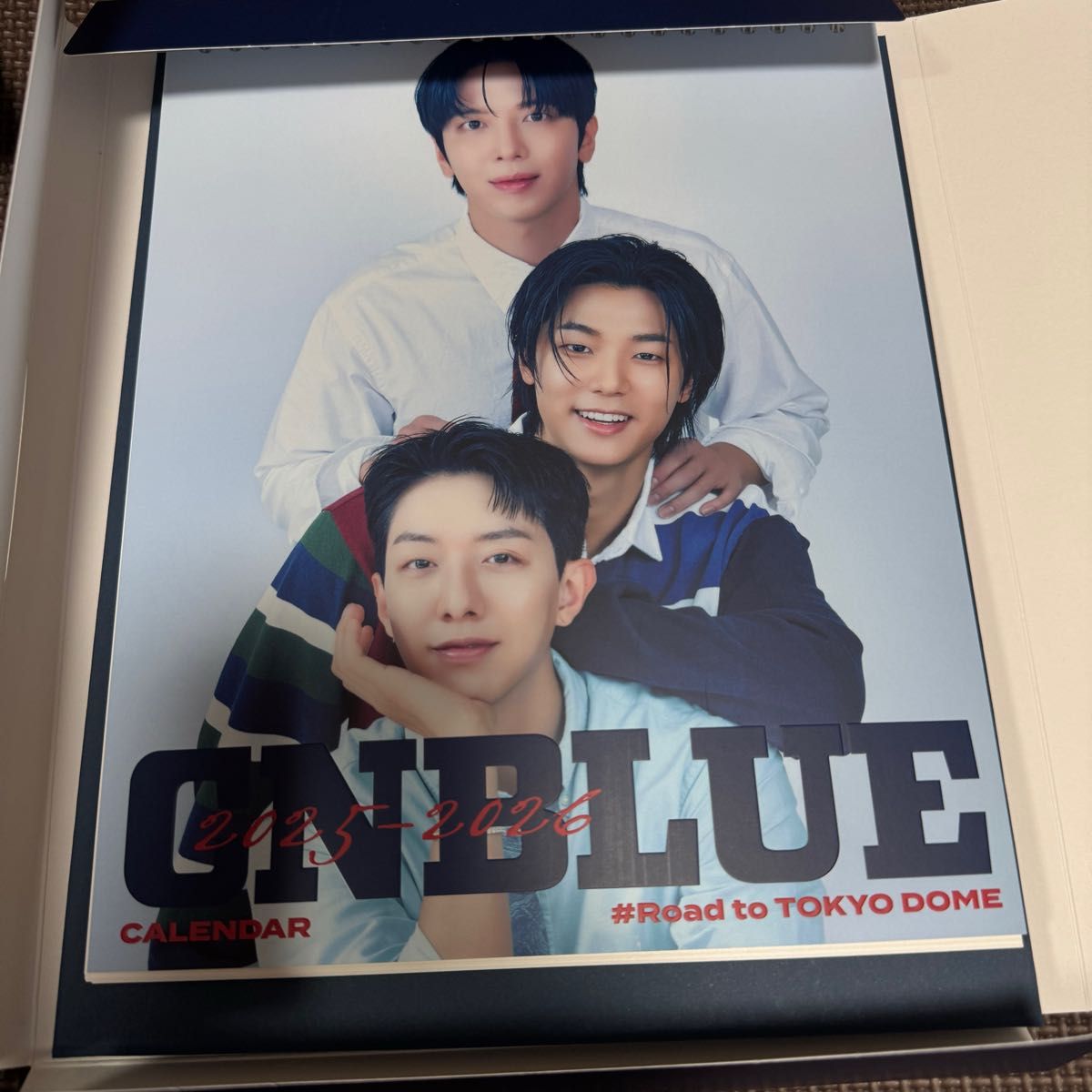 CNBLUE 2025年4月始まり 卓上カレンダー ポストカード付き CNBLUE 2025年4月始まり 卓上カレンダー ポストカード付き