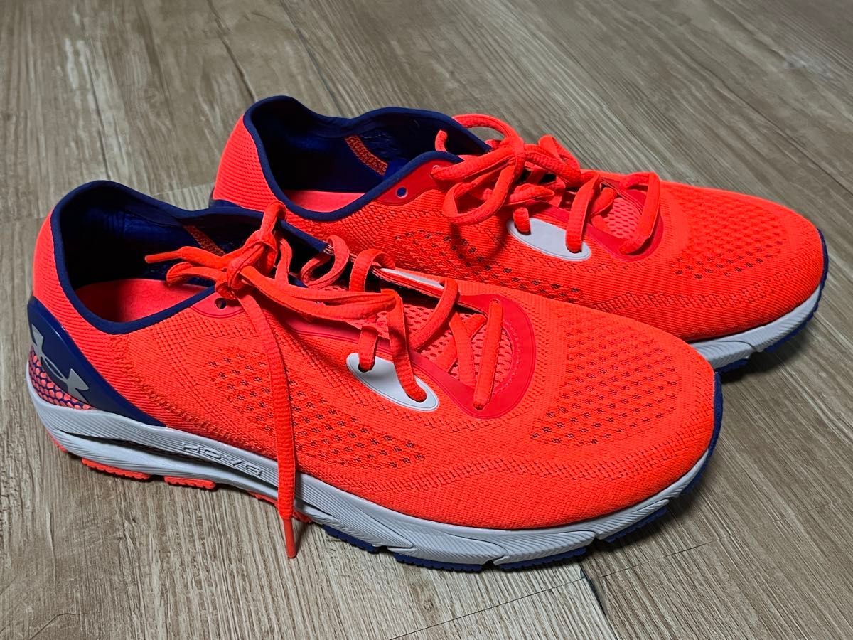 美品】アンダーアーマー ランニングシューズ UNDER ARMOUR UA 美品】アンダーアーマー ランニングシューズ UNDER ARMOUR UA