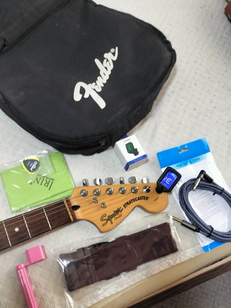 Squier スクワイヤー ストラト Standard ケース付オマケ多数 Squier スクワイヤー ストラト Standard ケース付オマケ多数