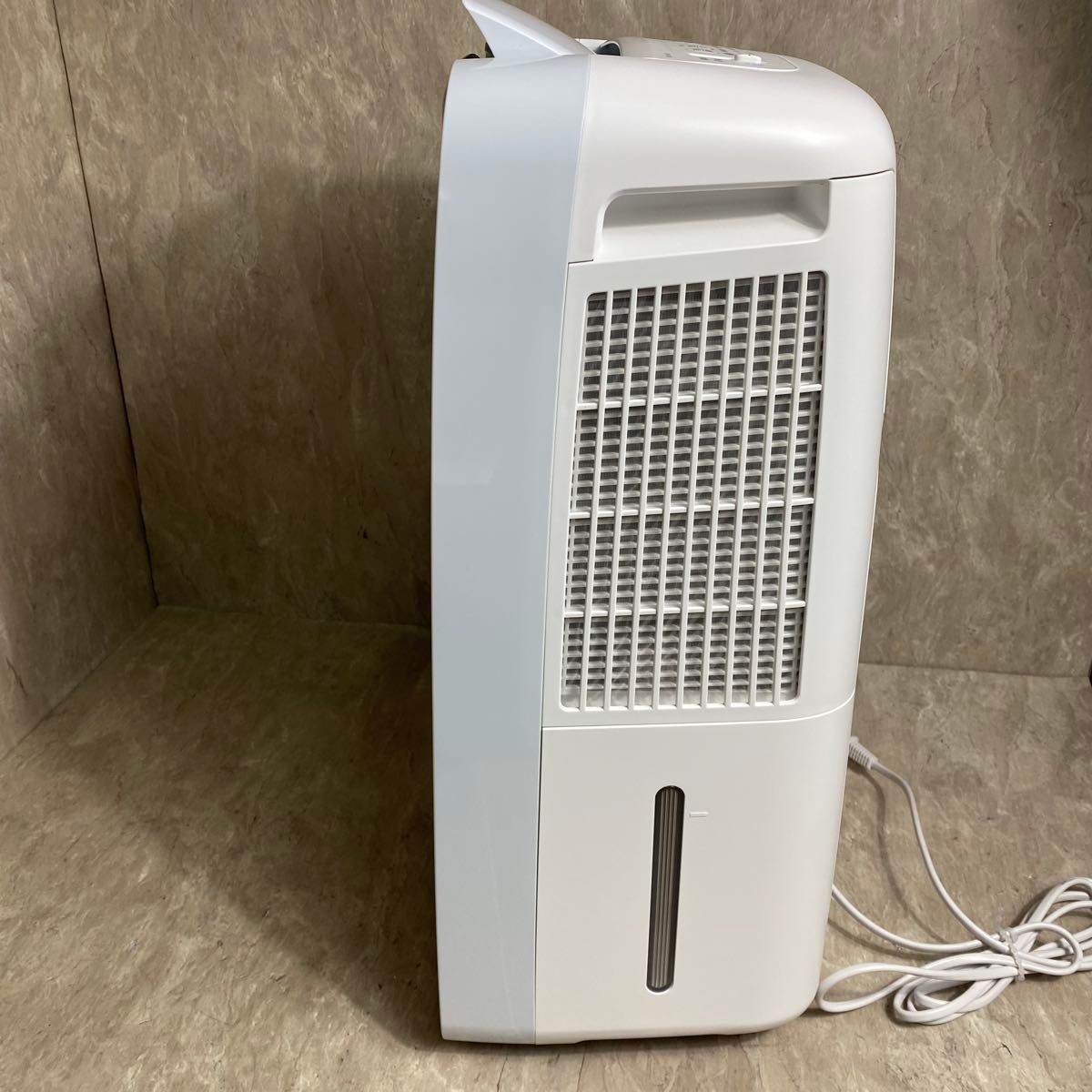 新品未使用 SHARP 冷風機付 衣類乾燥機 除湿機 CM-N100-W 新品未使用 SHARP 冷風機付 衣類乾燥機 除湿機 CM-N100-W