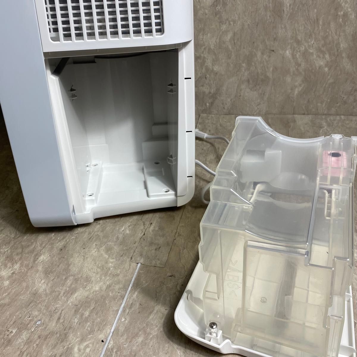 新品未使用 SHARP 冷風機付 衣類乾燥機 除湿機 CM-N100-W 新品未使用 SHARP 冷風機付 衣類乾燥機 除湿機 CM-N100-W