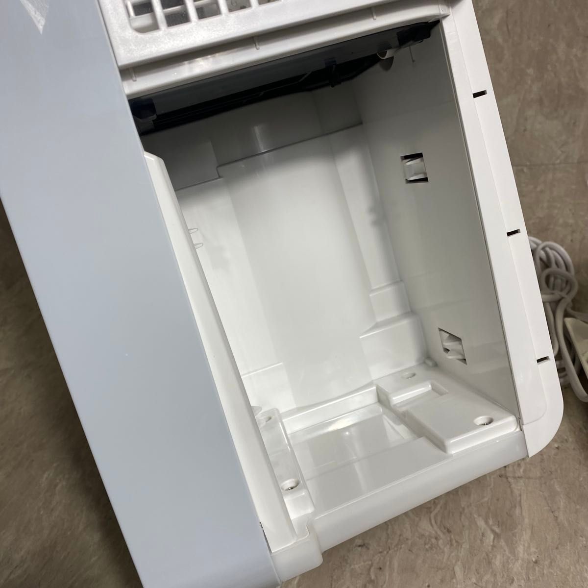 新品未使用 SHARP 冷風機付 衣類乾燥機 除湿機 CM-N100-W 新品未使用 SHARP 冷風機付 衣類乾燥機 除湿機 CM-N100-W