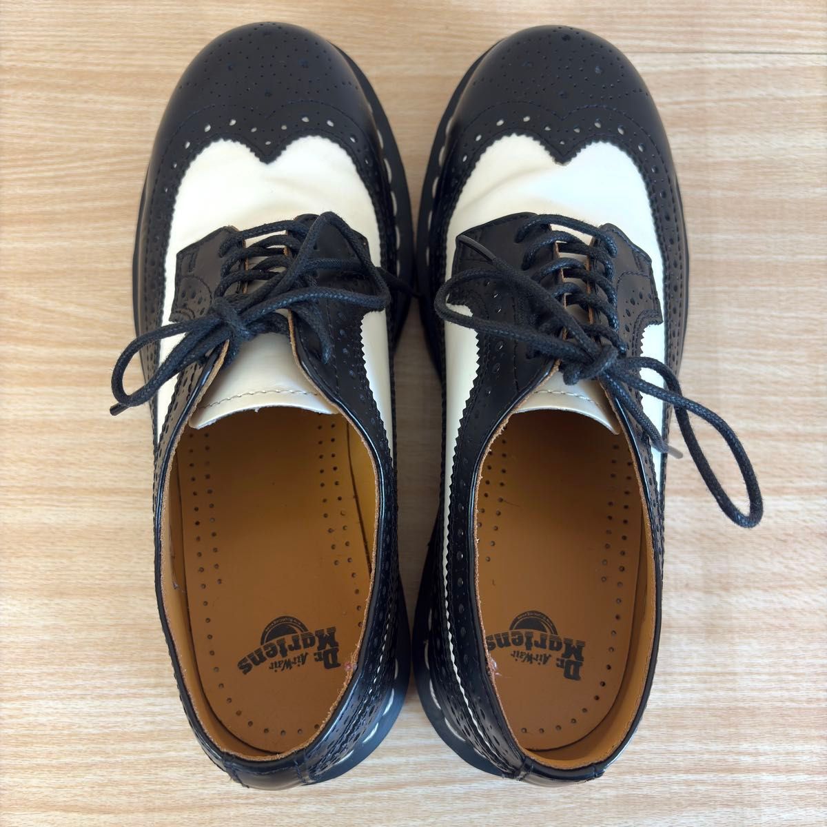 美品 大人気】Dr Martens ドクターマーチン ウィングチップ 5 美品 大人気】Dr Martens ドクターマーチン ウィングチップ 5