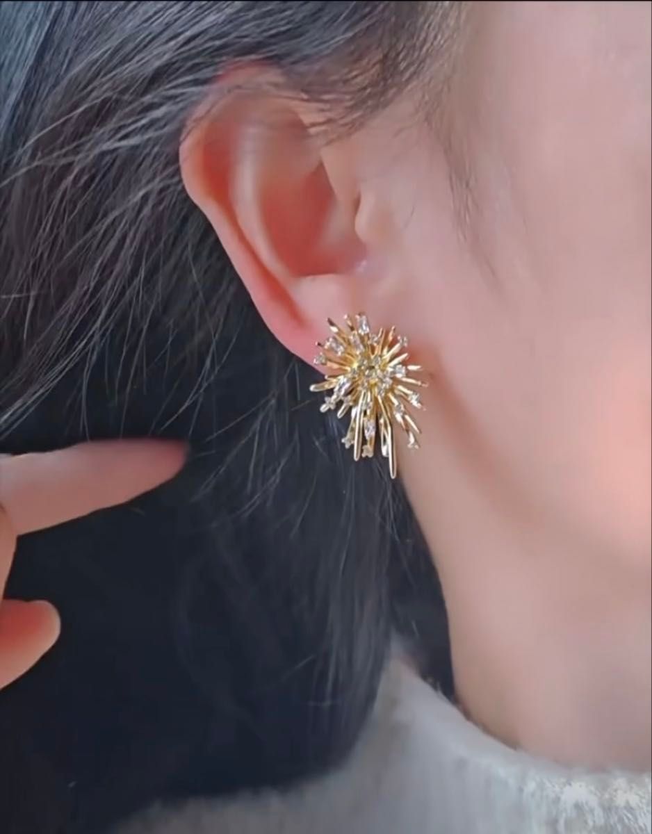 キラキラ 花火 痛くない ワンタッチイヤリング ゴールド かわいい トレンド