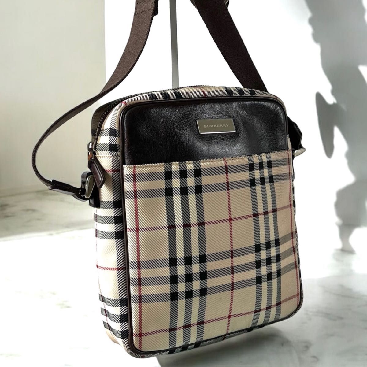 美品 BURBERRY バーバリー ショルダーバッグ ノバチェック 美品 BURBERRY バーバリー ショルダーバッグ ノバチェック