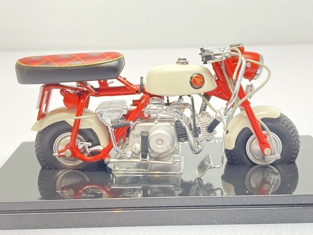 エブロ 1/10 ホンダ モンキー Z50M 1967 レッド×ホワイト 10002 エブロ 1/10 ホンダ モンキー Z50M 1967 レッド×ホワイト 10002