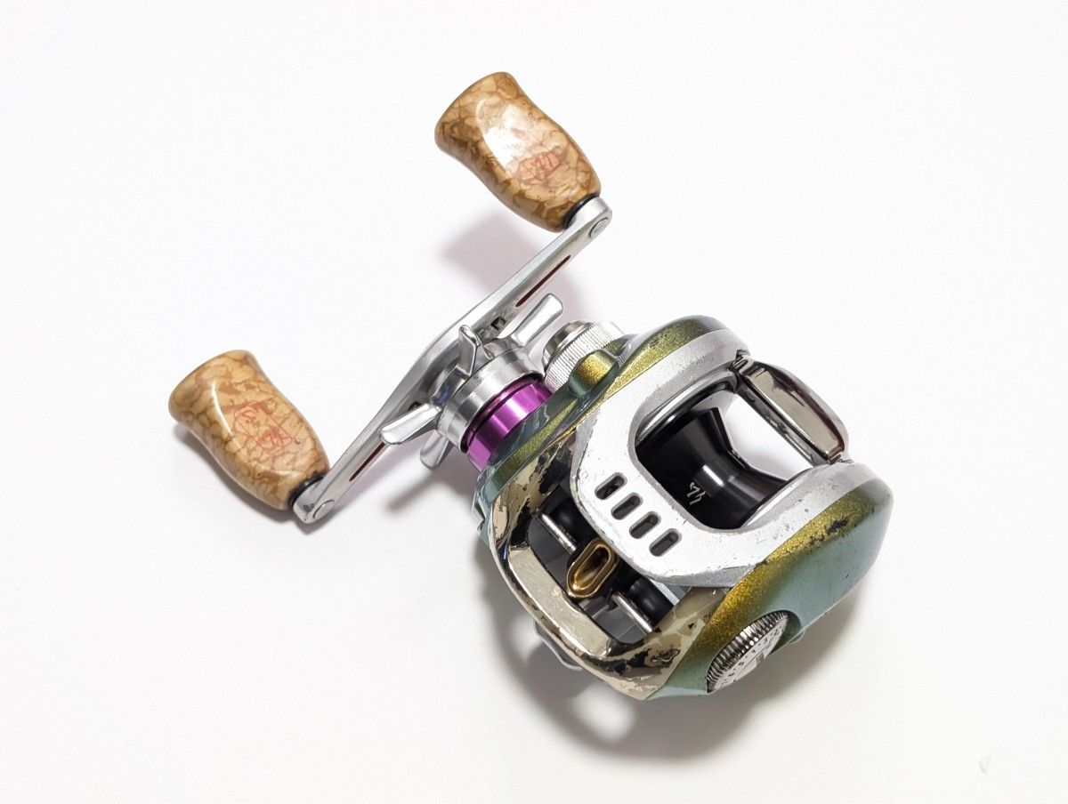 ダイワ メガバス コラボ限定 TD-ito103M 右ハンドル 右巻 鬼手 ダイワ メガバス コラボ限定 TD-ito103M 右ハンドル 右巻 鬼手