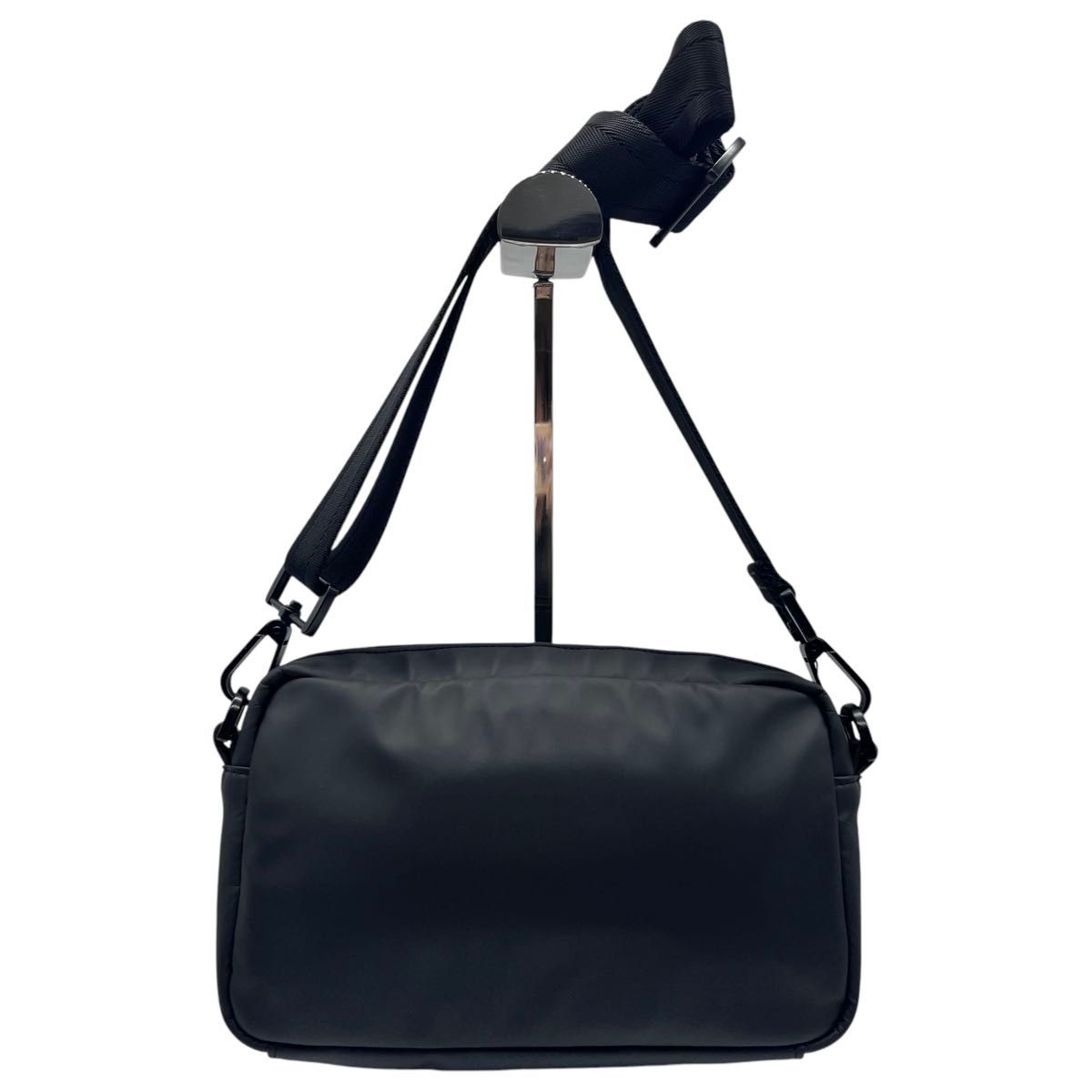 美品 DIESEL ディーゼル ショルダーバッグ ユニセックス ロゴ 美品 DIESEL ディーゼル ショルダーバッグ ユニセックス ロゴ