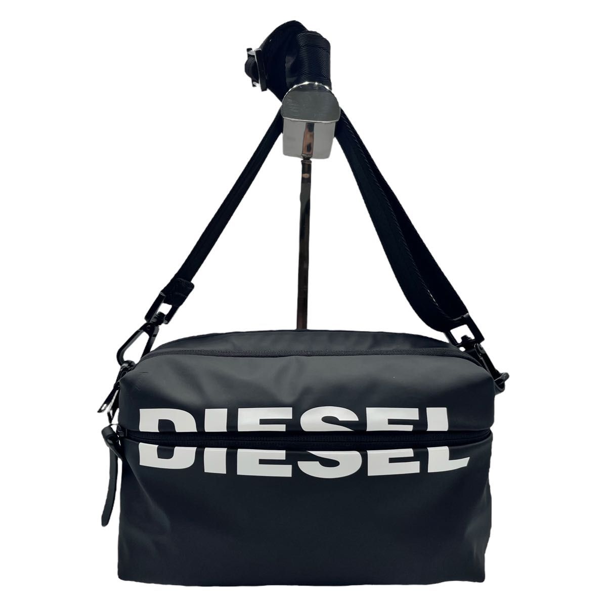 美品 DIESEL ディーゼル ショルダーバッグ ユニセックス ロゴ 美品 DIESEL ディーゼル ショルダーバッグ ユニセックス ロゴ