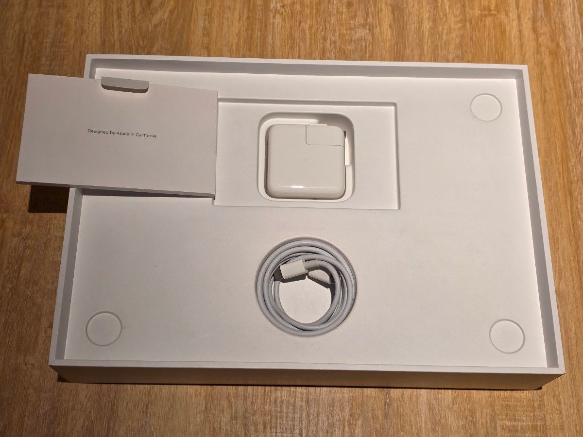 Macbook Air M1 メモリ8GB SSD512 13インチ シルバー充電回数5回 Macbook Air M1 メモリ8GB SSD512 13インチ シルバー充電回数5回