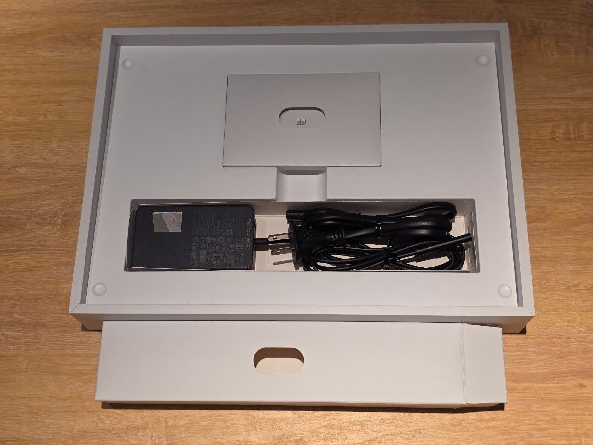 新品同様】Surface Laptop 5 i5 8GB 512GB 13 5インチ Office 新品同様】Surface Laptop 5 i5 8GB 512GB 13 5インチ Office