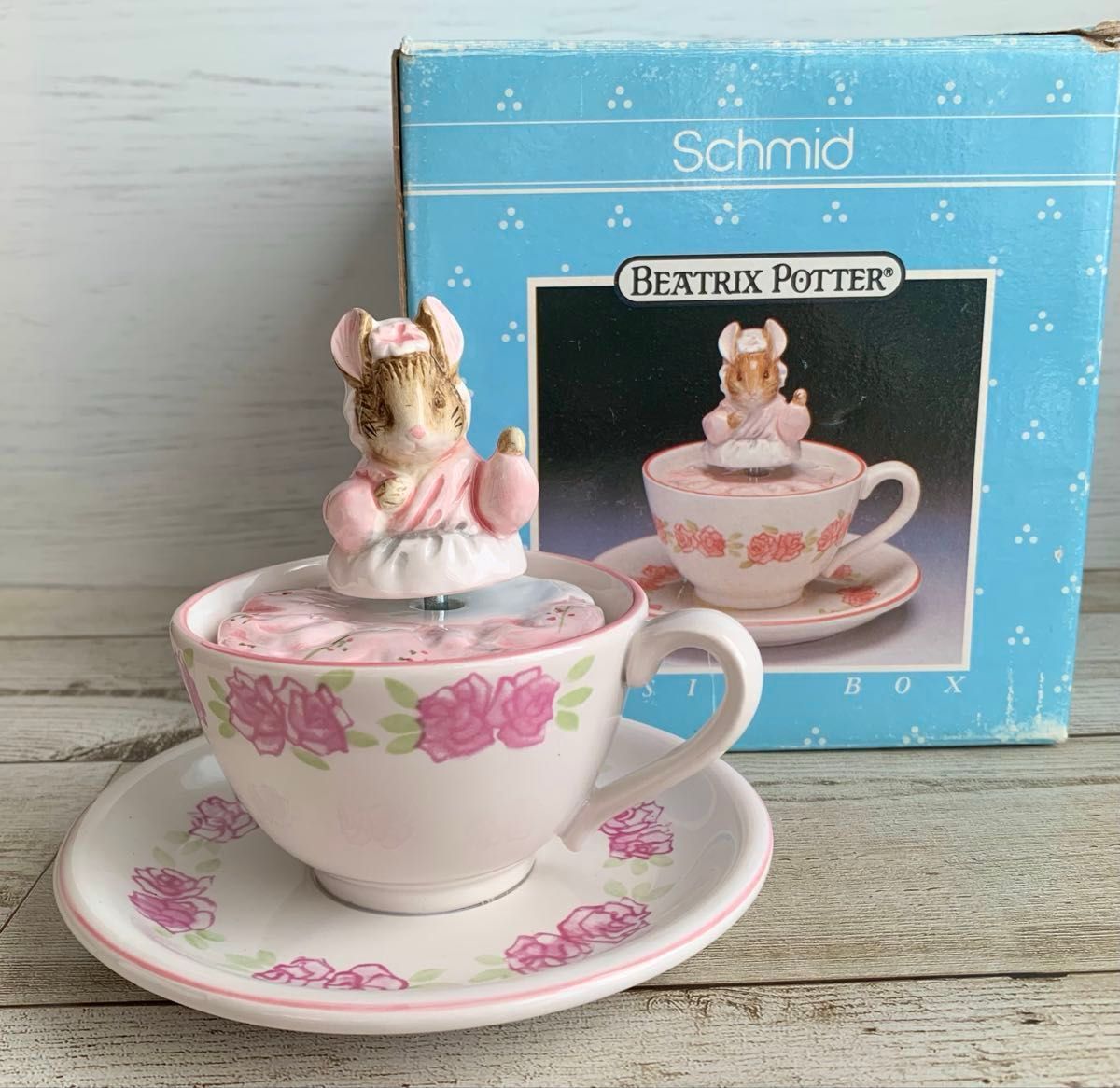 グロースターの仕立て屋 ティーカップオルゴール ご婦人ねずみ グロースターの仕立て屋 ティーカップオルゴール ご婦人ねずみ