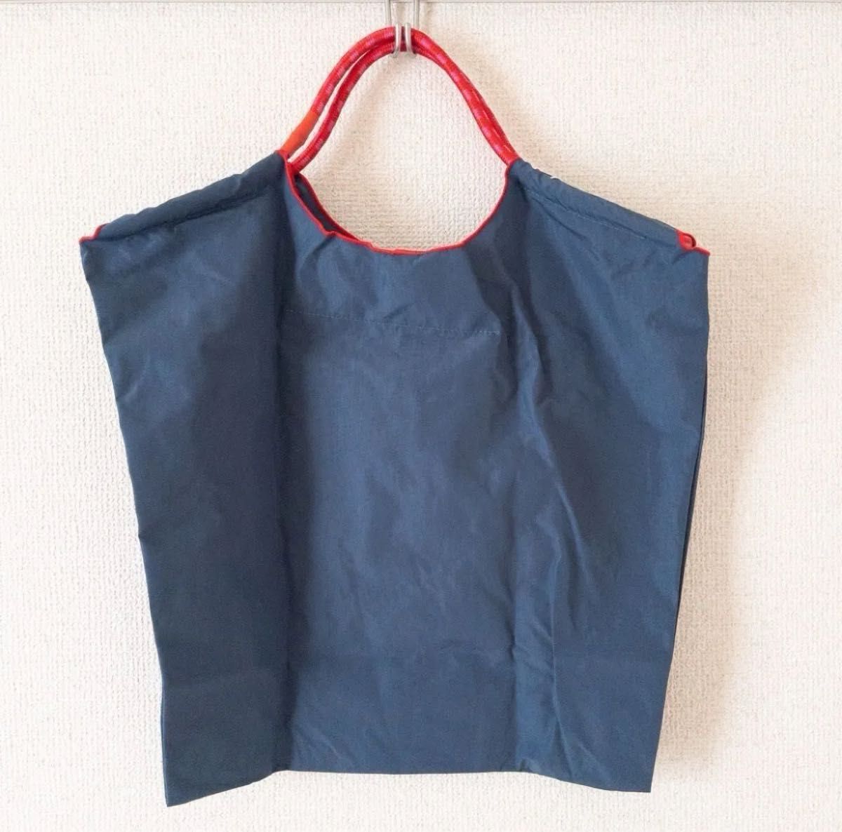 新品未使用】可愛い 刺繍 ショッピングバッグ トートバッグ 蝶々 新品未使用】可愛い 刺繍 ショッピングバッグ トートバッグ 蝶々
