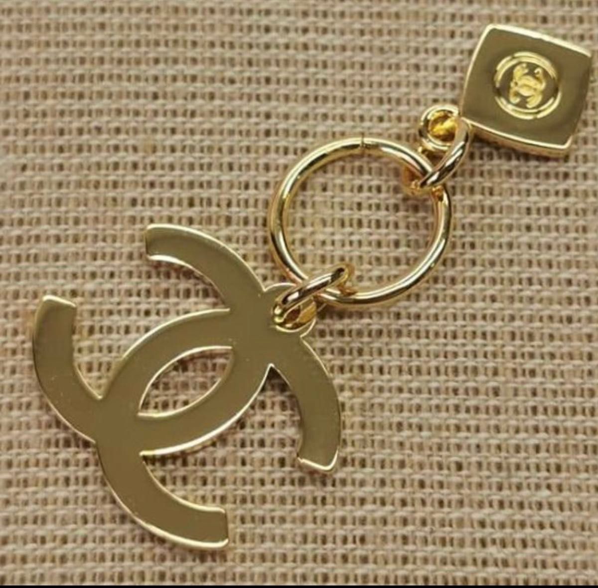 CHANEL シャネル ココマーク ホリデー限定 チャーム 2023 CHANEL シャネル ココマーク ホリデー限定 チャーム 2023