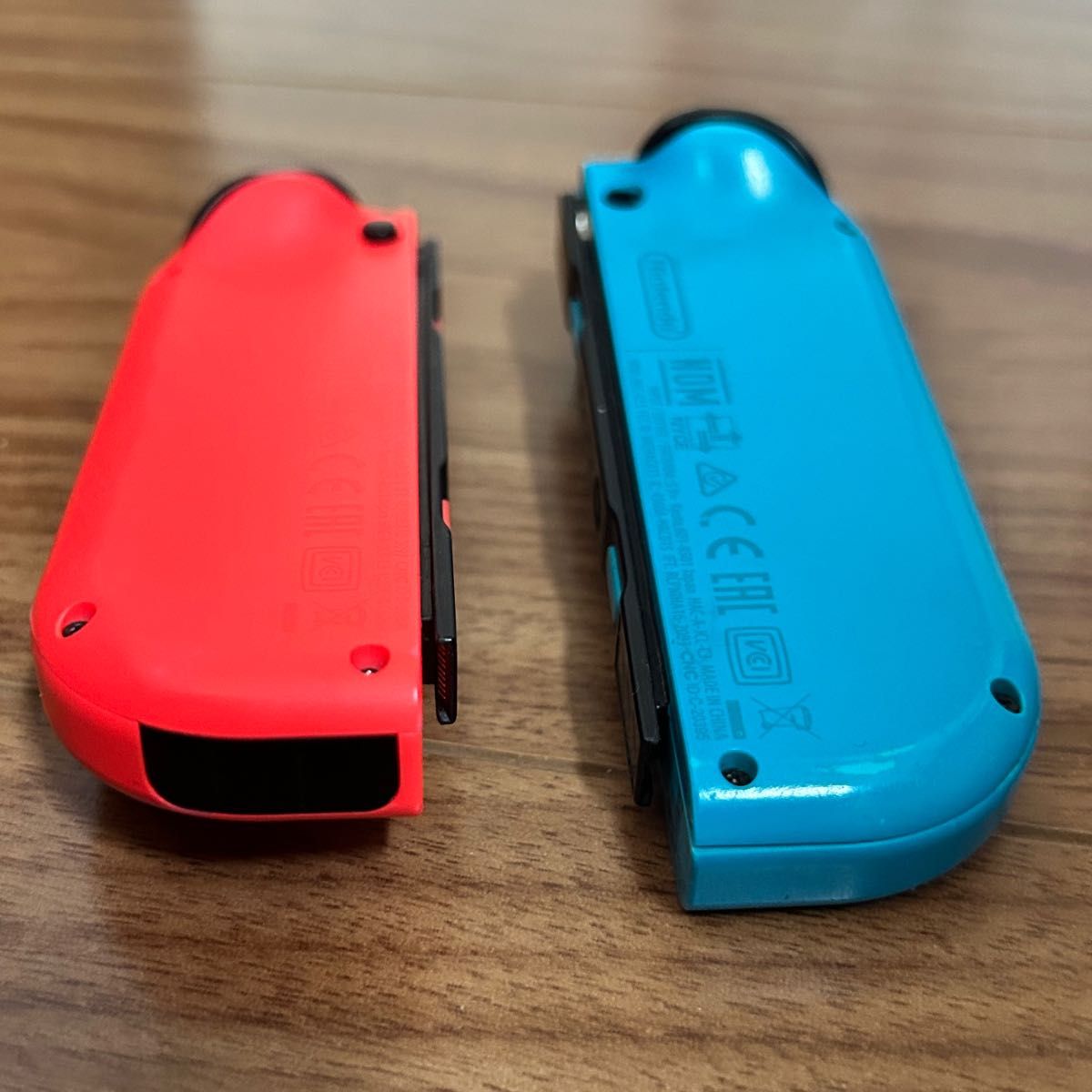 Nintendo Switch Joy-Con 2個セット ネオンレッド/ネオンブルー Nintendo Switch Joy-Con 2個セット ネオンレッド/ネオンブルー