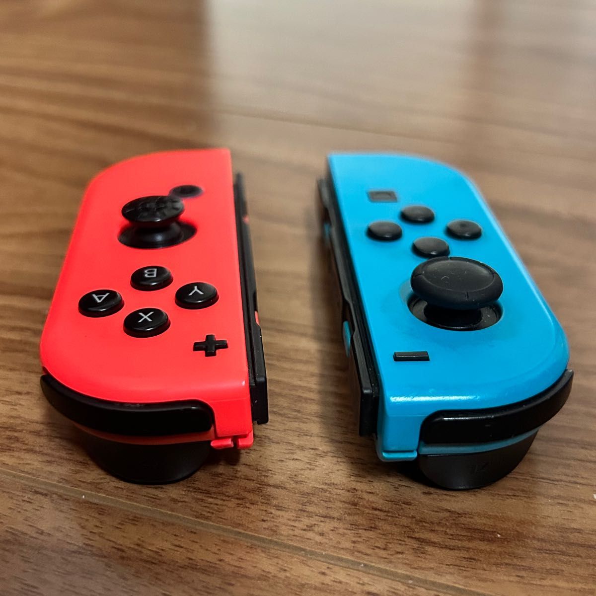 Nintendo Switch Joy-Con 2個セット ネオンレッド/ネオンブルー Nintendo Switch Joy-Con 2個セット ネオンレッド/ネオンブルー