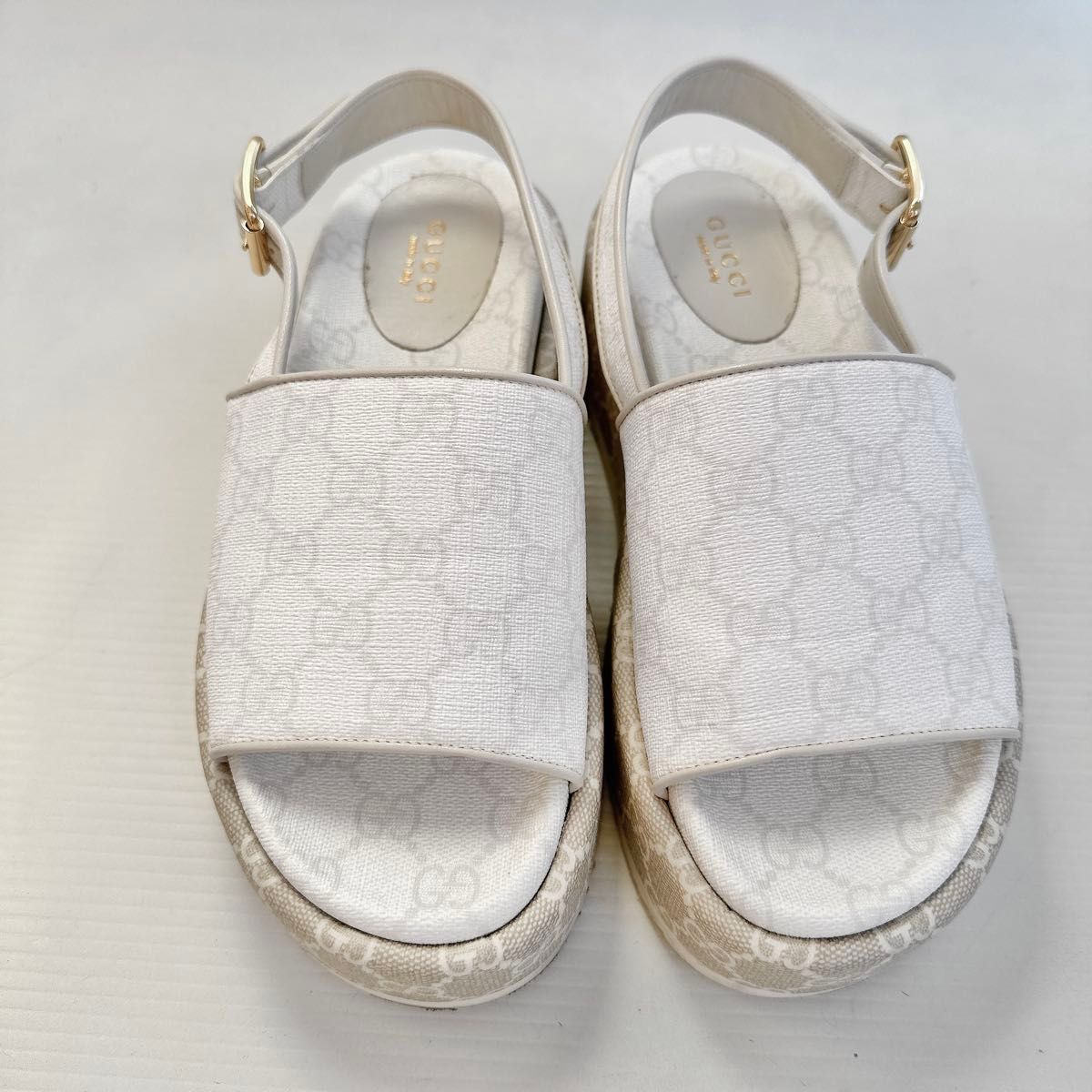 GUCCI GG柄 グッチ ロゴ入り 厚底 プラットフォーム ストラップ GUCCI GG柄 グッチ ロゴ入り 厚底 プラットフォーム ストラップ
