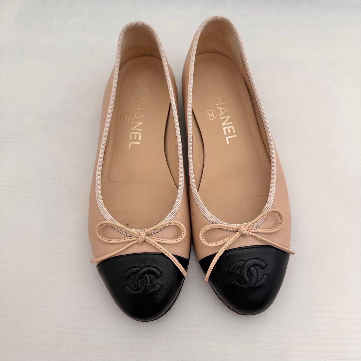 CHANEL シャネル 定番 ココマーク バイカラー リボン バレリーナ CHANEL シャネル 定番 ココマーク バイカラー リボン バレリーナ