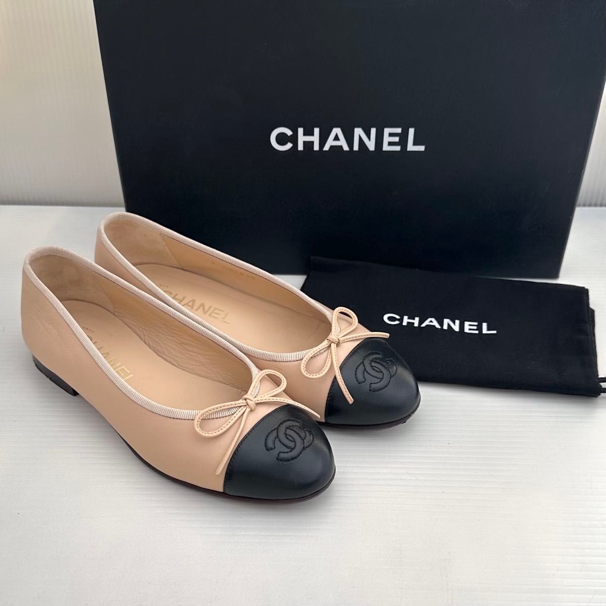 CHANEL シャネル 定番 ココマーク バイカラー リボン バレリーナ CHANEL シャネル 定番 ココマーク バイカラー リボン バレリーナ