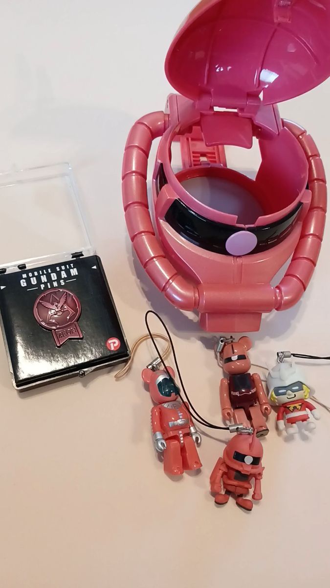 【カップホルダー、ピンバッジは未使用】機動戦士ガンダム シャア専用ザク グッズセット バンダイ ベアブリック