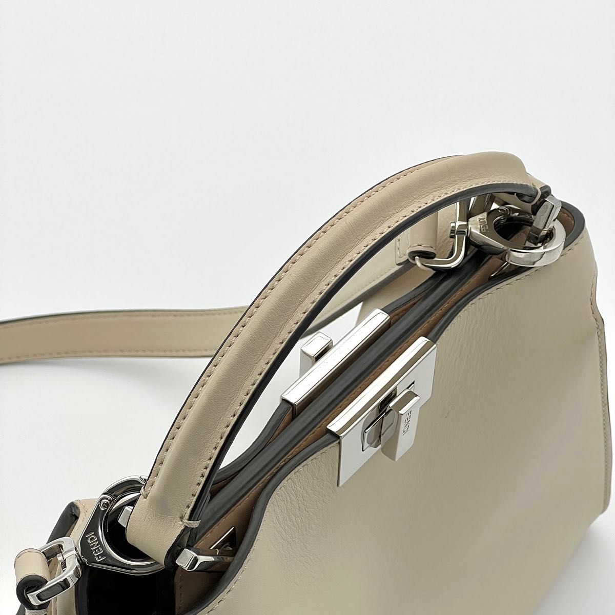 FENDI ピーカブー アイコニック エッセンシャリー 2WAY FENDI ピーカブー アイコニック エッセンシャリー 2WAY