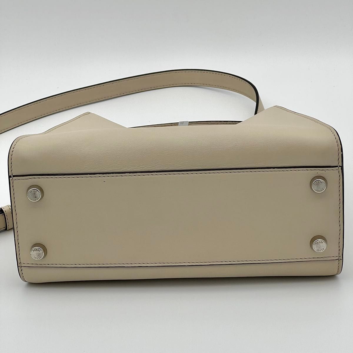 FENDI ピーカブー アイコニック エッセンシャリー 2WAY FENDI ピーカブー アイコニック エッセンシャリー 2WAY
