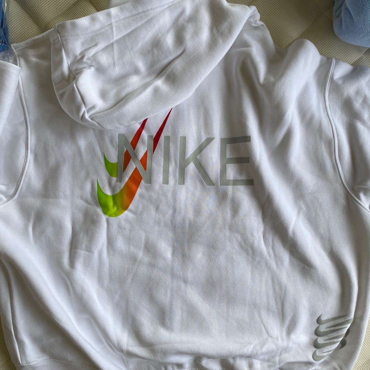 NIKE ジップアップパーカー ホワイト Sサイズ 新品 未使用 NIKE ジップアップパーカー ホワイト Sサイズ 新品 未使用