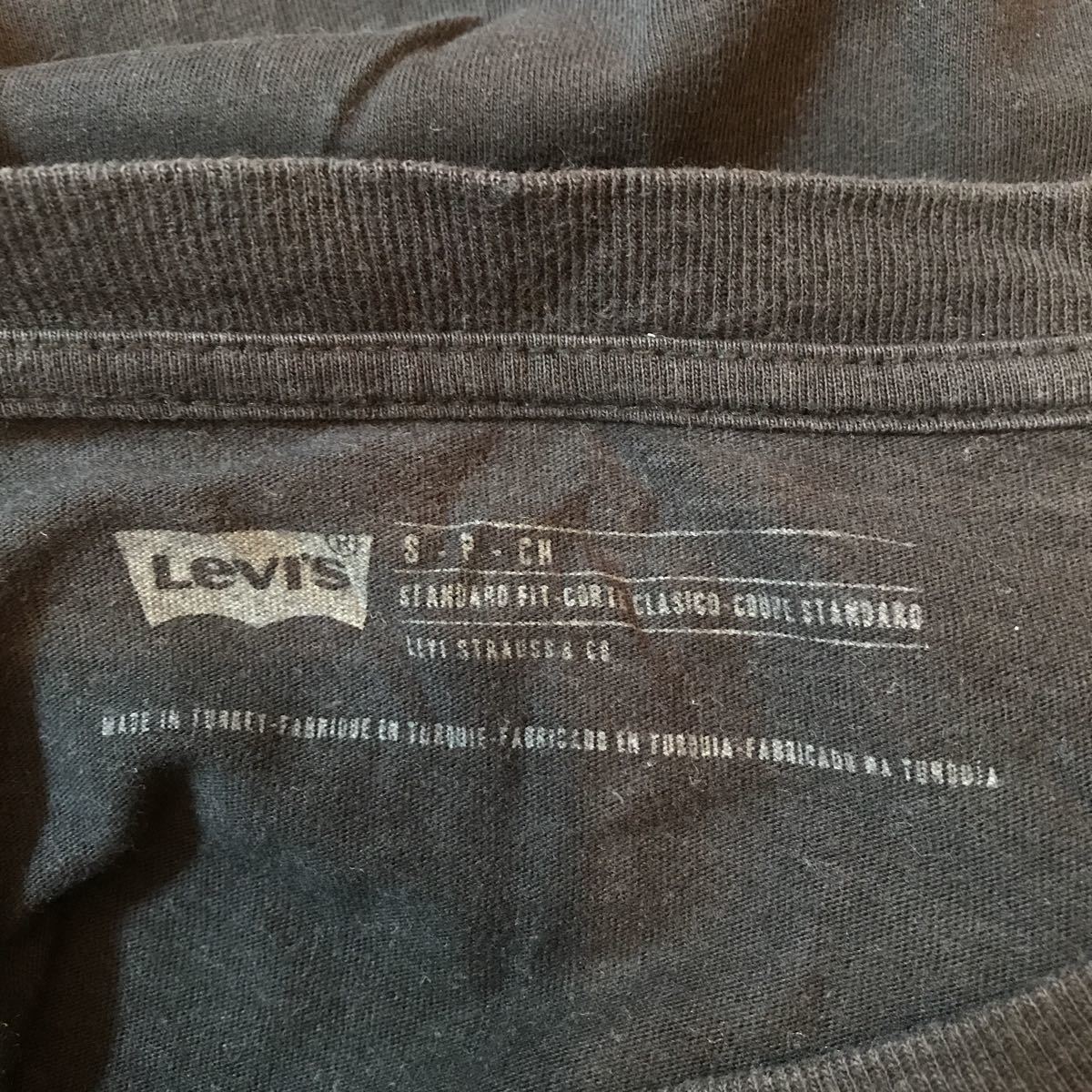 Levi's   футболка с коротким руковом  S 