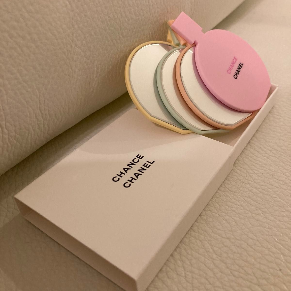 ラスト(特別セール)CHANEL シャネル ミラー(新品)ノベルティ ラスト(特別セール)CHANEL シャネル ミラー(新品)ノベルティ
