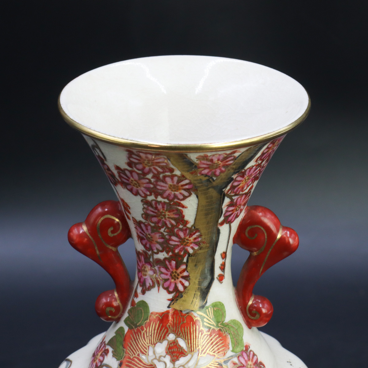 宙】薩摩焼 丸に十字家紋 金彩色絵 耳付花鳥文花入 全体高38.7cm 宙】薩摩焼 丸に十字家紋 金彩色絵 耳付花鳥文花入 全体高38.7cm