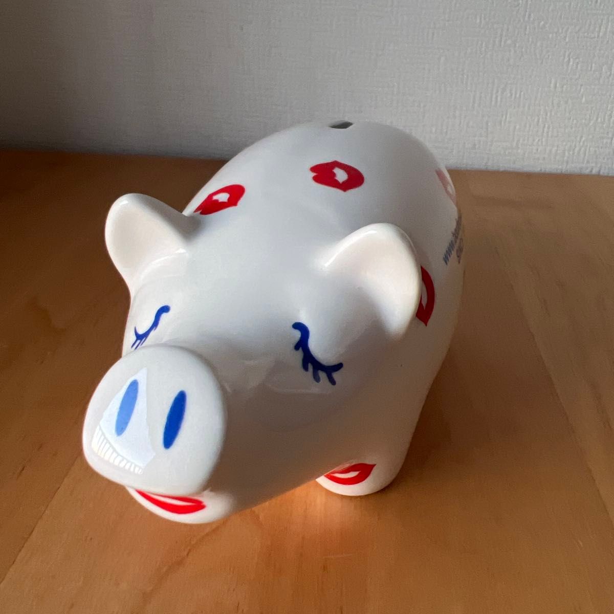 豚 貯金箱 唇マーク おしゃれ 豚の貯金箱 陶器 置物 レトロ 豚 貯金箱 唇マーク おしゃれ 豚の貯金箱 陶器 置物 レトロ