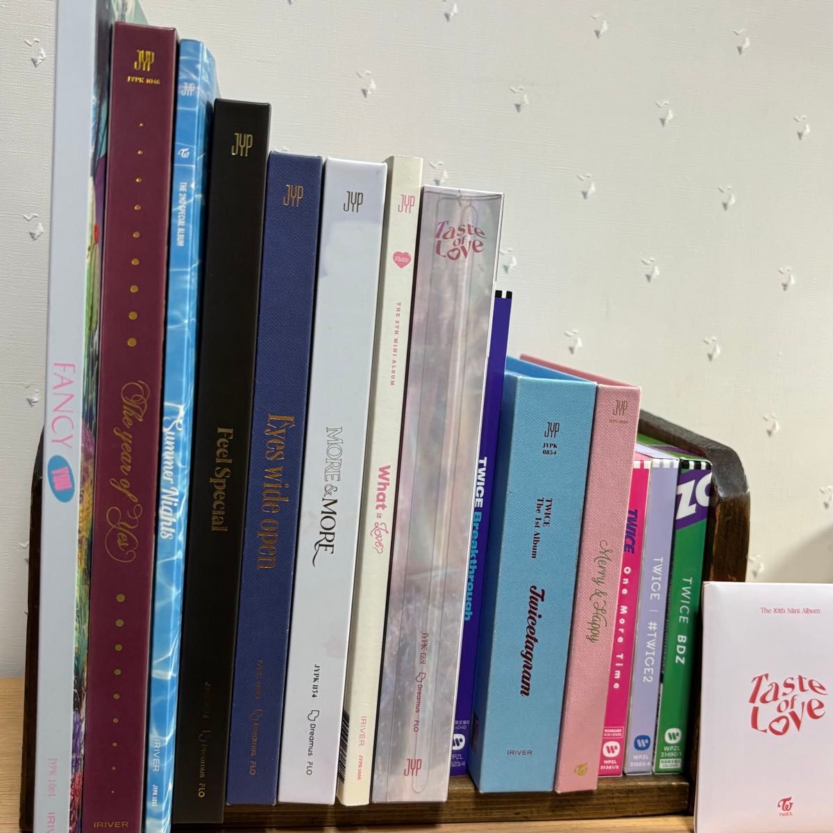 TWICE トゥワイス アルバム CD まとめ売り トレカ 付属品付き TWICE トゥワイス アルバム CD まとめ売り トレカ 付属品付き