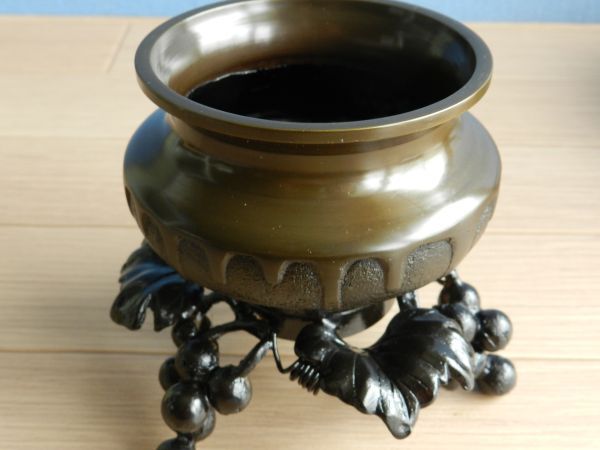 ◇高岡銅器 / 勝峰 作 蒲萄脚 /薄端 花器 花瓶 花生 ぶどう◇HS ◇高岡銅器 / 勝峰 作 蒲萄脚 /薄端 花器 花瓶 花生 ぶどう◇HS