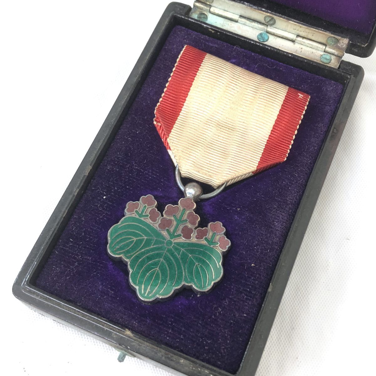 Japanese army 功七級金鵄 勲七等青色桐葉 勲五等瑞宝 大禮従軍祝典 Yahoo!オークション - 勲七等青色桐葉章 バッジ 記念章 勲章