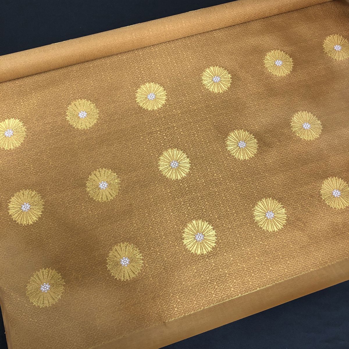 美品 保管品 金襴 日蓮宗 宗章紋 綴織 反物 正絹 生地 法衣 法要 美品 保管品 金襴 日蓮宗 宗章紋 綴織 反物 正絹 生地 法衣 法要