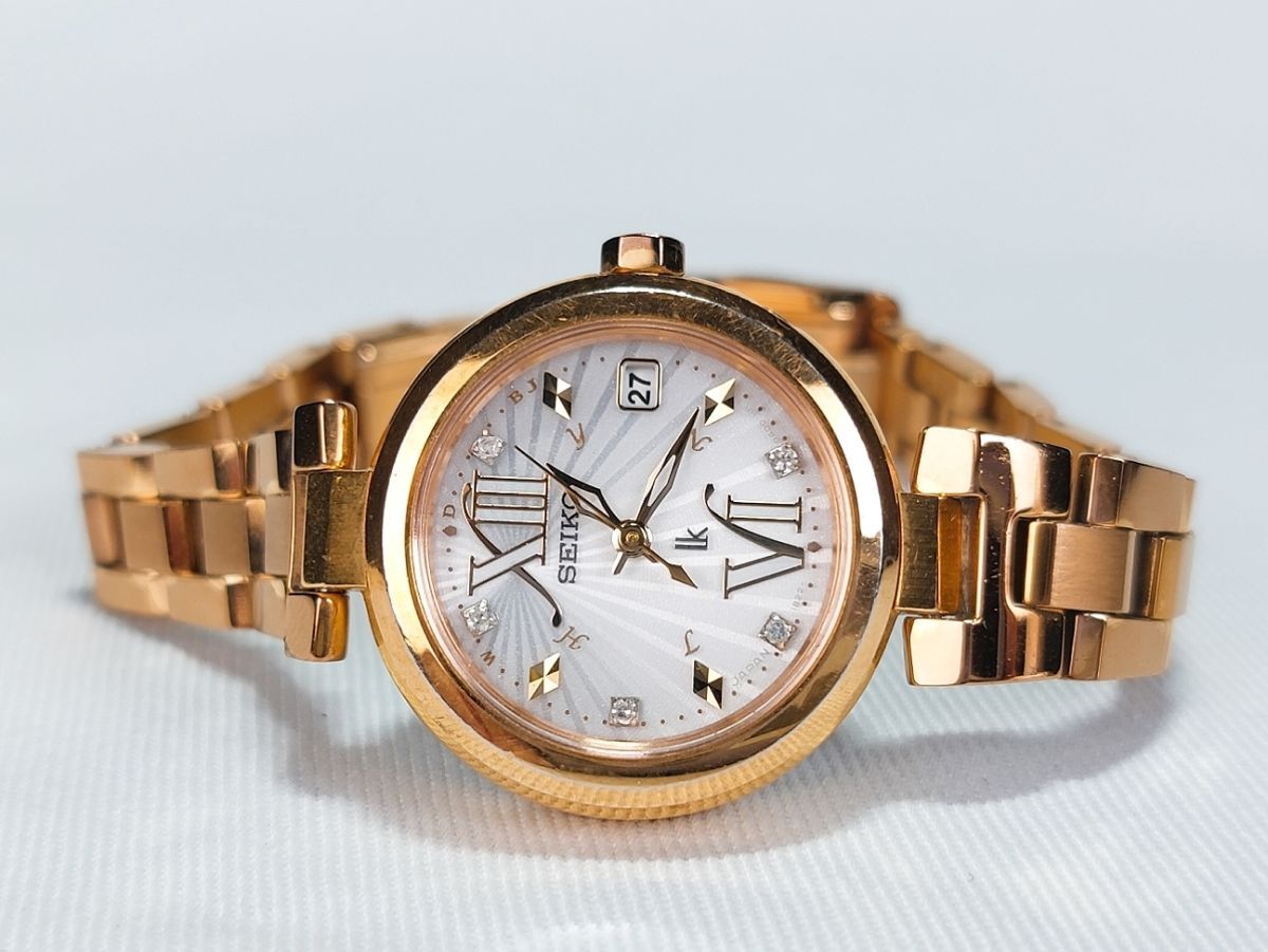 美品 SEIKO セイコー LUKIA ルキア 2012 クリスマス限定 腕時計 美品 SEIKO セイコー LUKIA ルキア 2012 クリスマス限定 腕時計