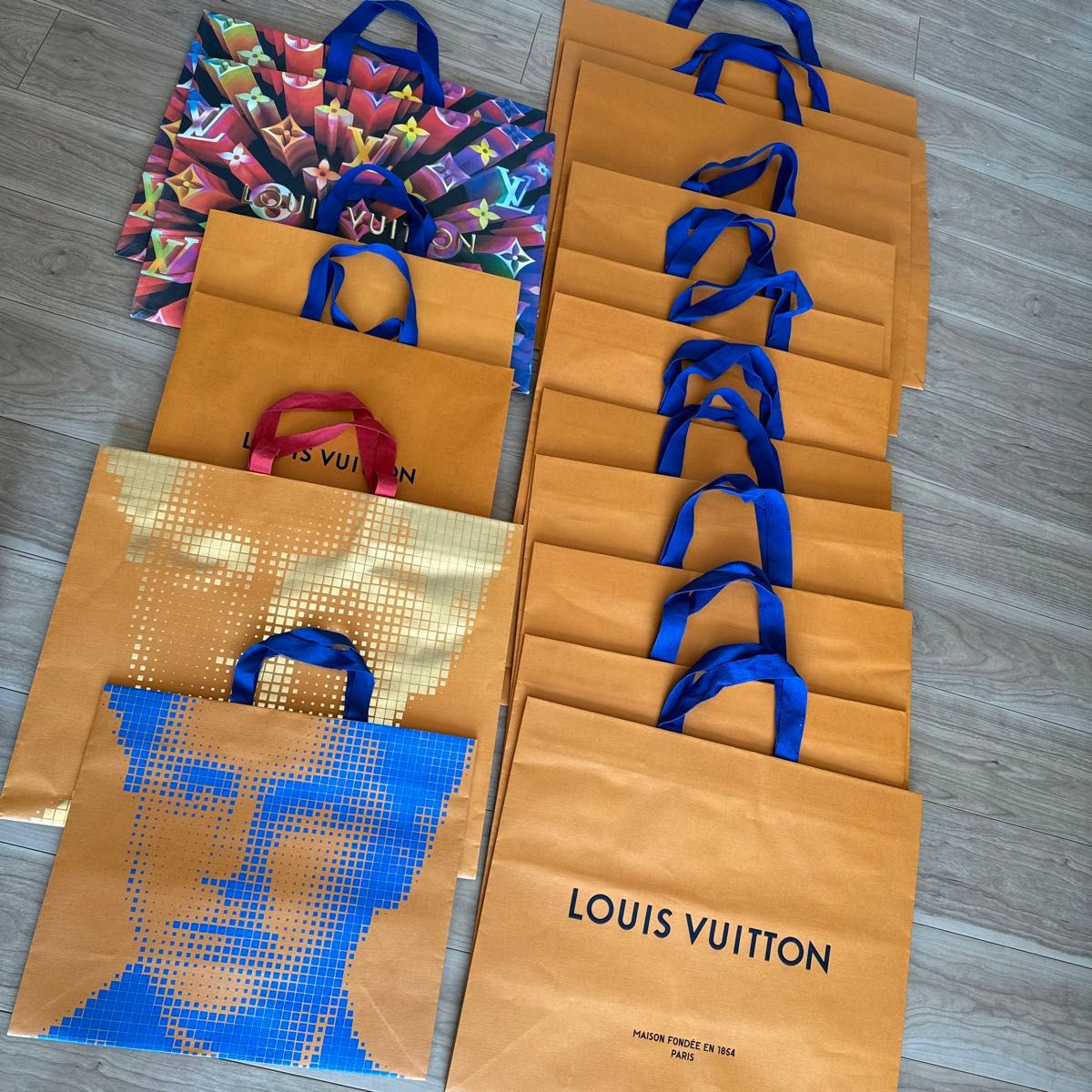 Louis Vuitton ルイヴィトン 紙袋 大中小サイズ まとめ売り 17枚 Louis Vuitton ルイヴィトン 紙袋 大中小サイズ まとめ売り 17枚