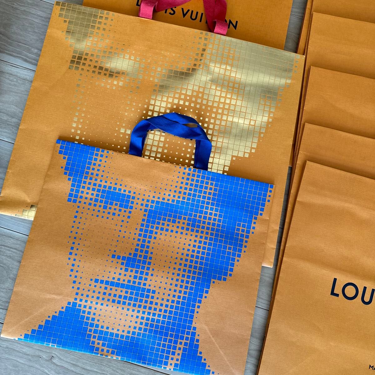 Louis Vuitton ルイヴィトン 紙袋 大中小サイズ まとめ売り 17枚 Louis Vuitton ルイヴィトン 紙袋 大中小サイズ まとめ売り 17枚