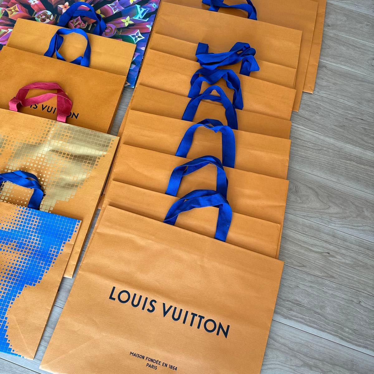 Louis Vuitton ルイヴィトン 紙袋 大中小サイズ まとめ売り 17枚 Louis Vuitton ルイヴィトン 紙袋 大中小サイズ まとめ売り 17枚