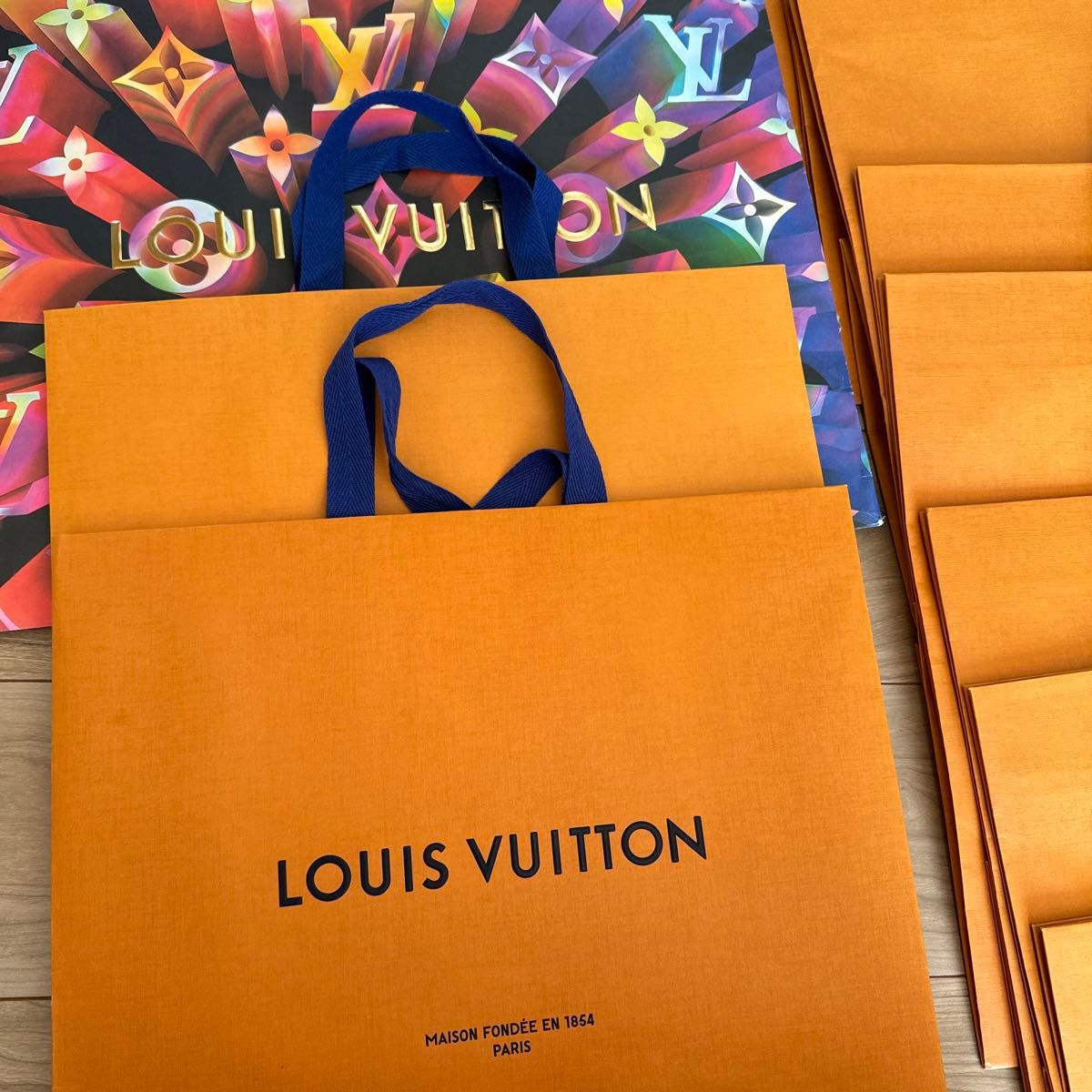 Louis Vuitton ルイヴィトン 紙袋 大中小サイズ まとめ売り 17枚 Louis Vuitton ルイヴィトン 紙袋 大中小サイズ まとめ売り 17枚